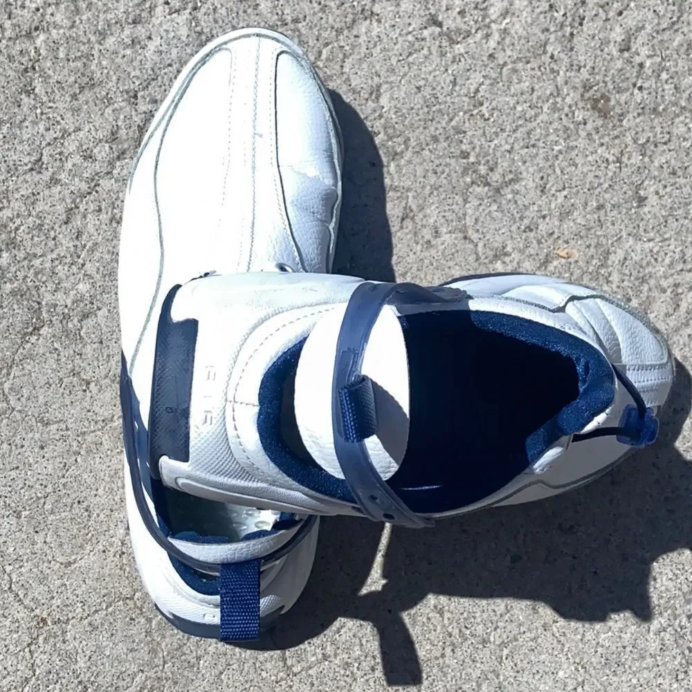 Vintage Y2K Nike Woman Shoes Size 7.5